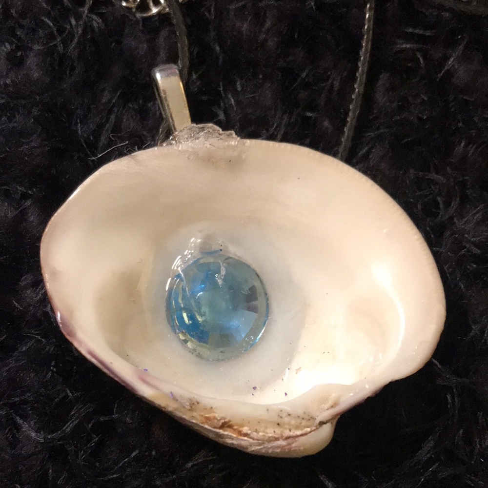 SeaShell Necklace Hand Created - Picture 12 of 17